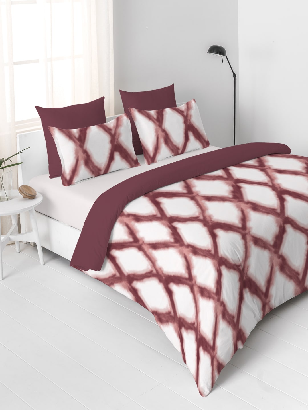 

DDecor Maroon & White Abstract Flat 136 TC Cotton Bedsheet with 1 Pillow Cover