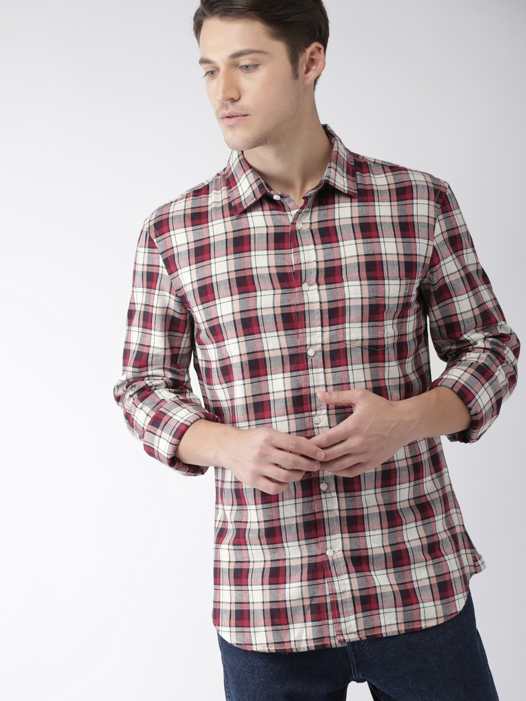 

Celio Men Red & Off-White Slim Fit Checked Casual Shirt