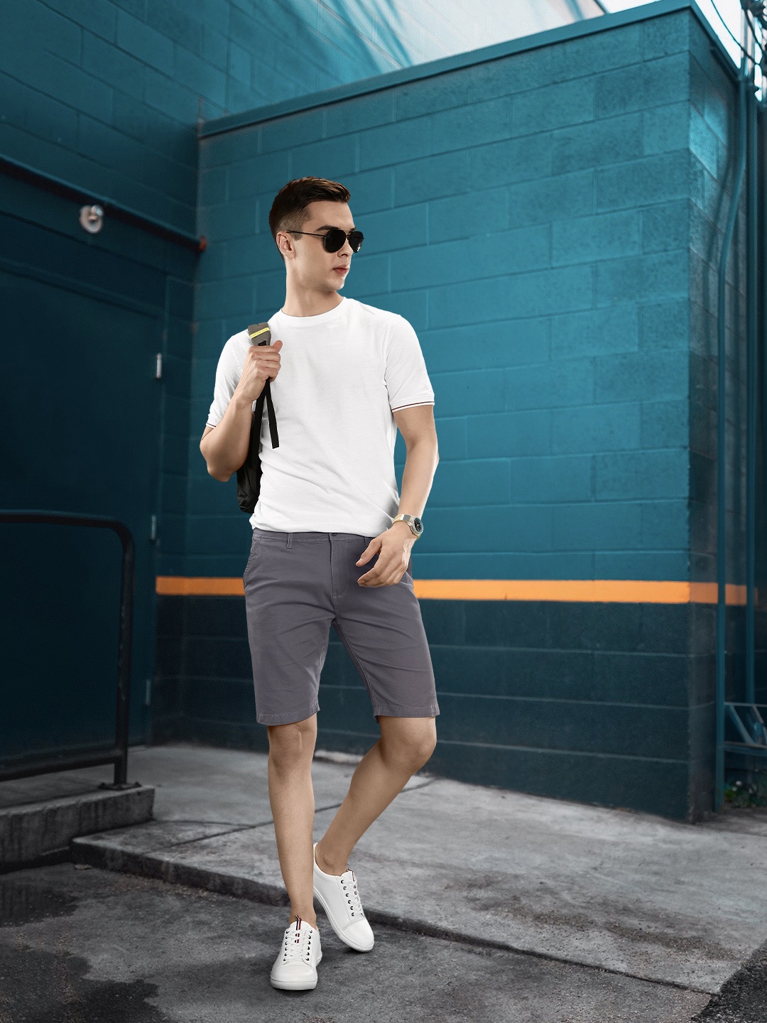 

HIGHLANDER Men Grey Solid Slim Fit Chino Shorts