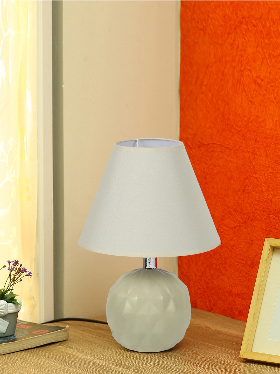 Aapno Rajasthan Cream-Coloured Textured Ceramic Table Lamp With Shade