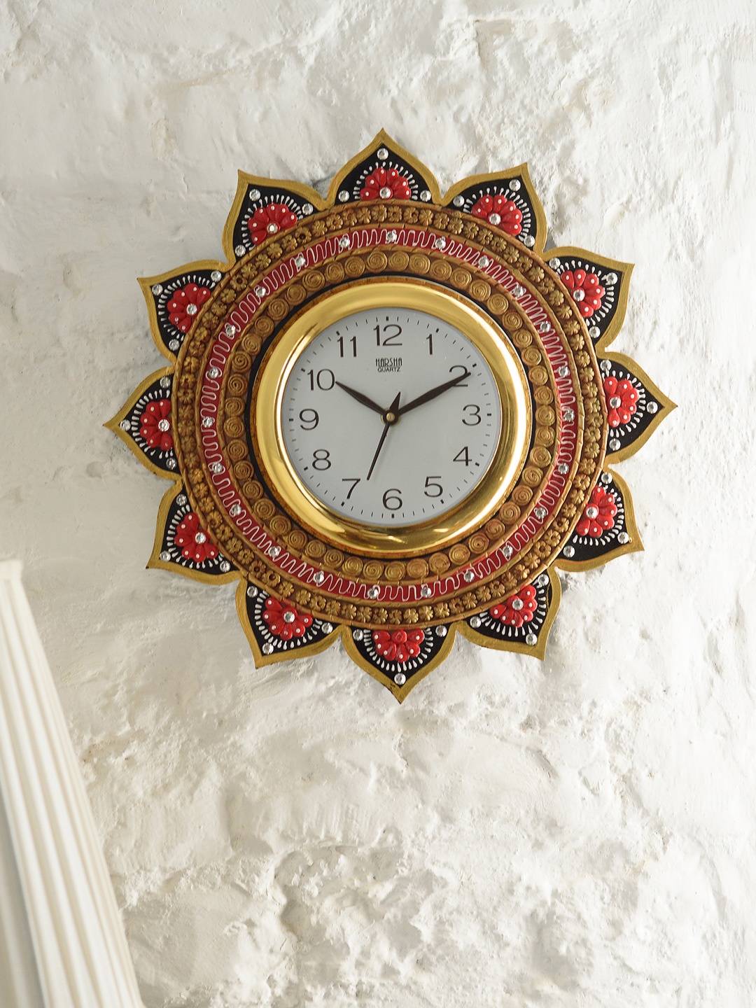 

eCraftIndia White & Gold-Toned Handcrafted Floral Analogue Wall Clock