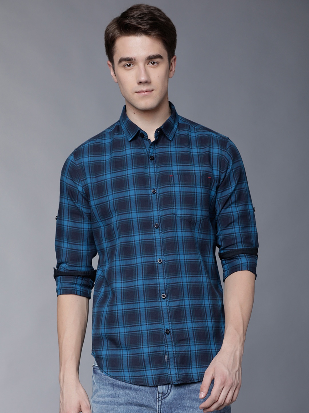 

LOCOMOTIVE Men Blue Slim Fit Checked Casual Shirt