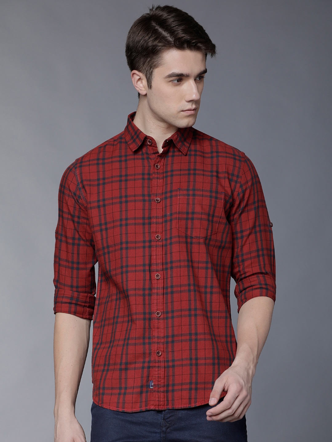 

LOCOMOTIVE Men Red & Navy Blue Slim Fit Checked Casual Shirt