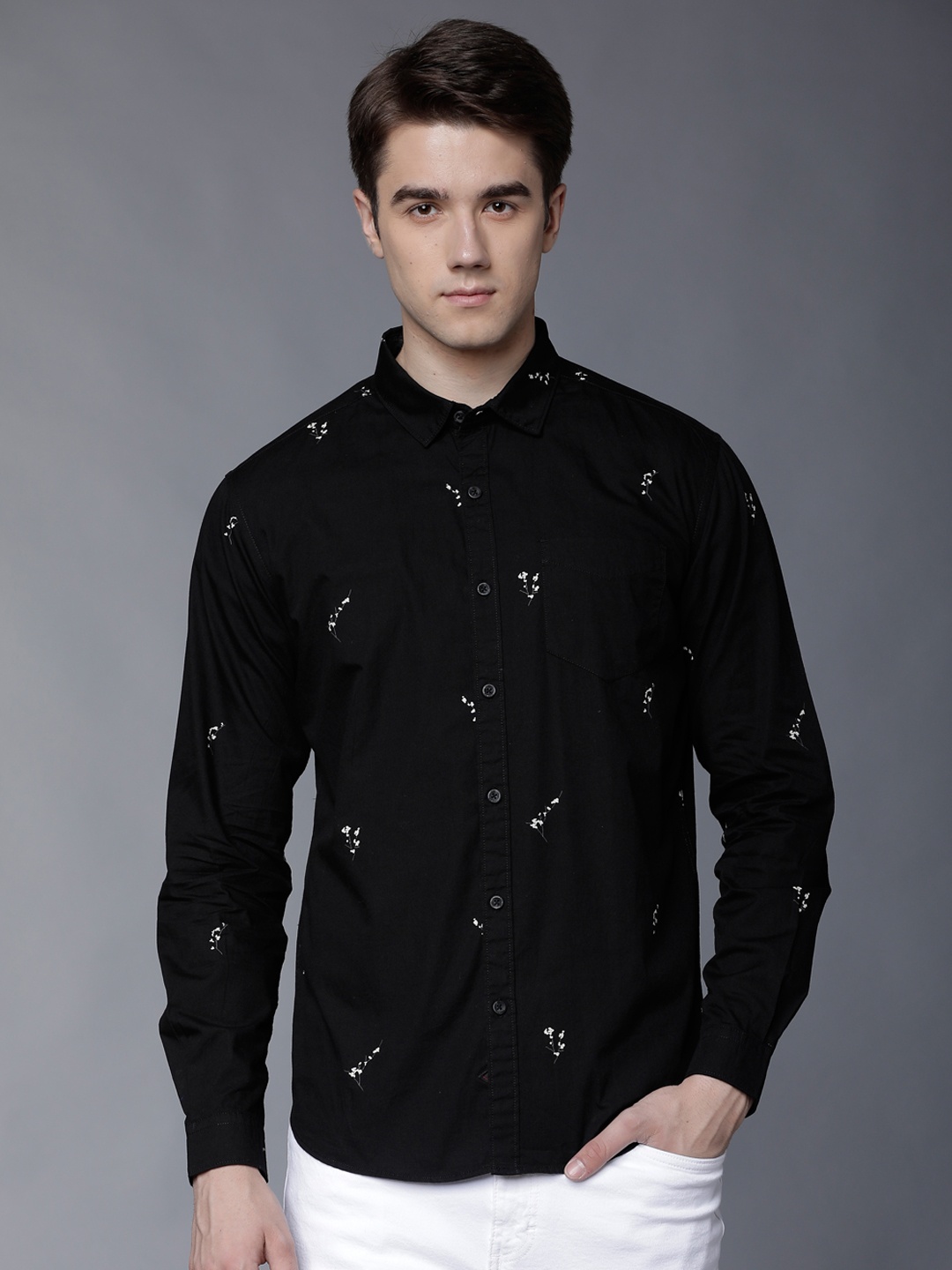 

LOCOMOTIVE Men Black Slim Fit Printed Casual Shirt