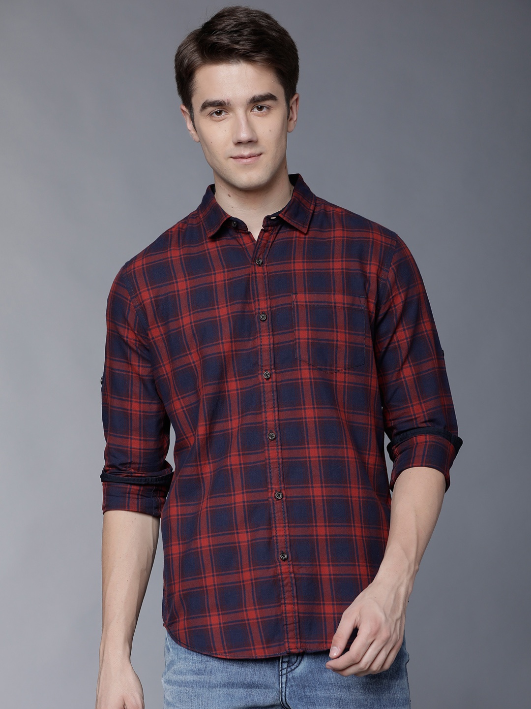 

LOCOMOTIVE Men Navy Blue & Red Slim Fit Checked Casual Shirt