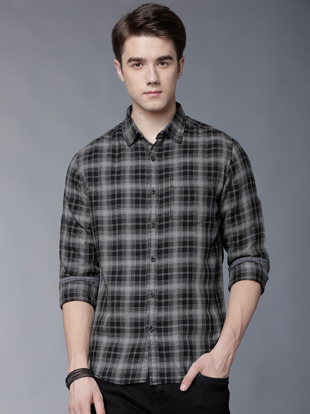 

LOCOMOTIVE Men Black & Grey Slim Fit Checked Casual Shirt