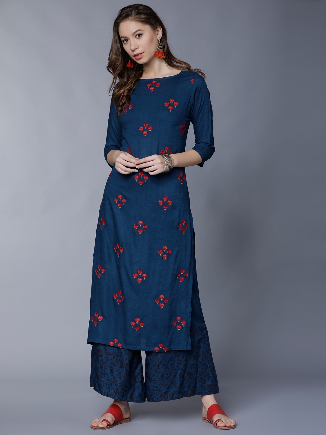 

Vishudh Women Navy Blue Embroidered Kurti with Palazzos