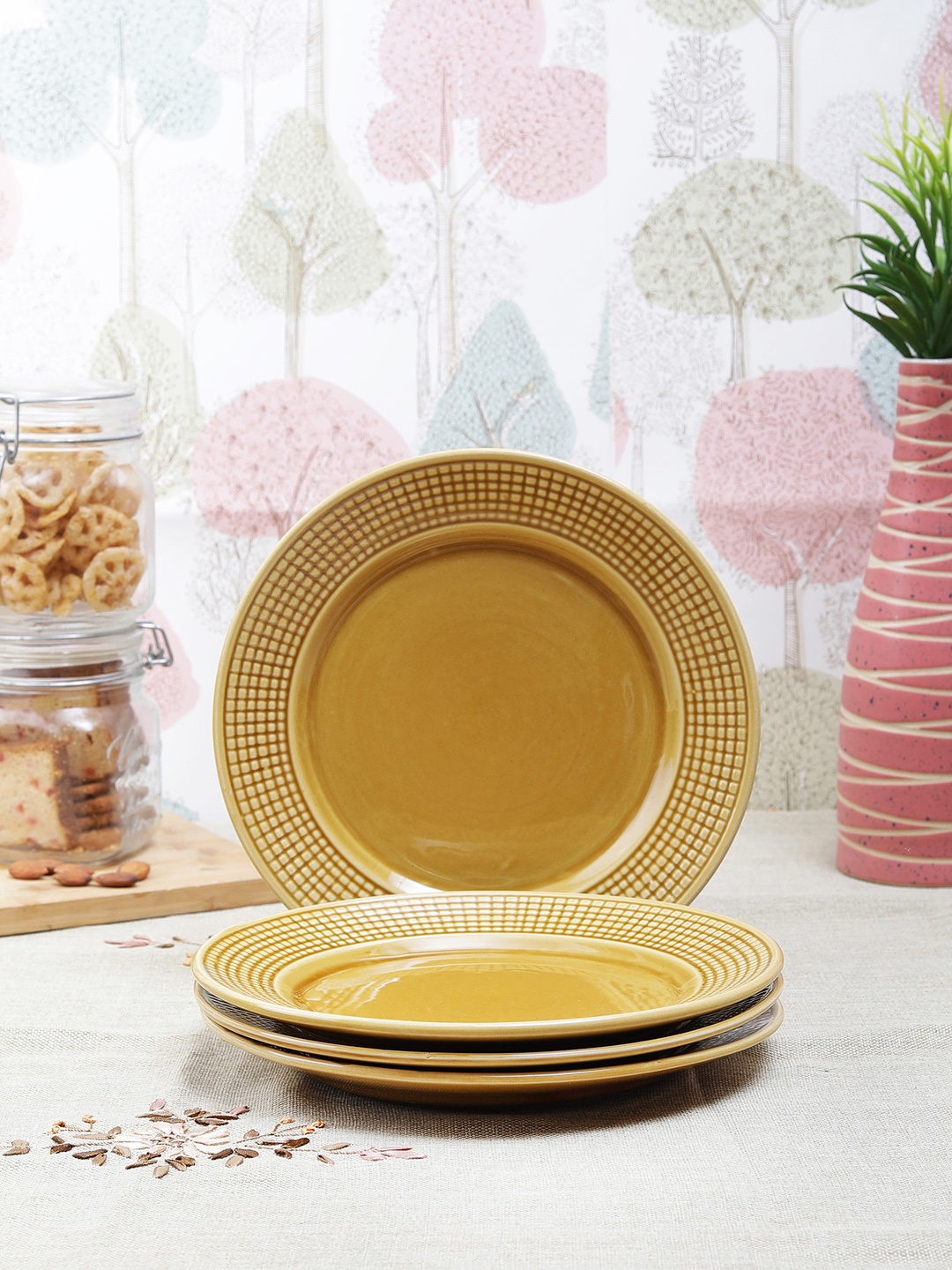 

VarEesha Set of 4 Gold-Toned Textured Ceramic Plates