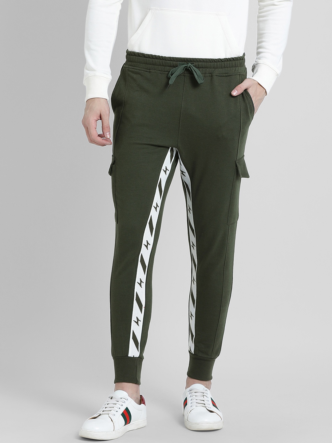 

Tinted Men Olive Green Solid Slim Fit Joggers