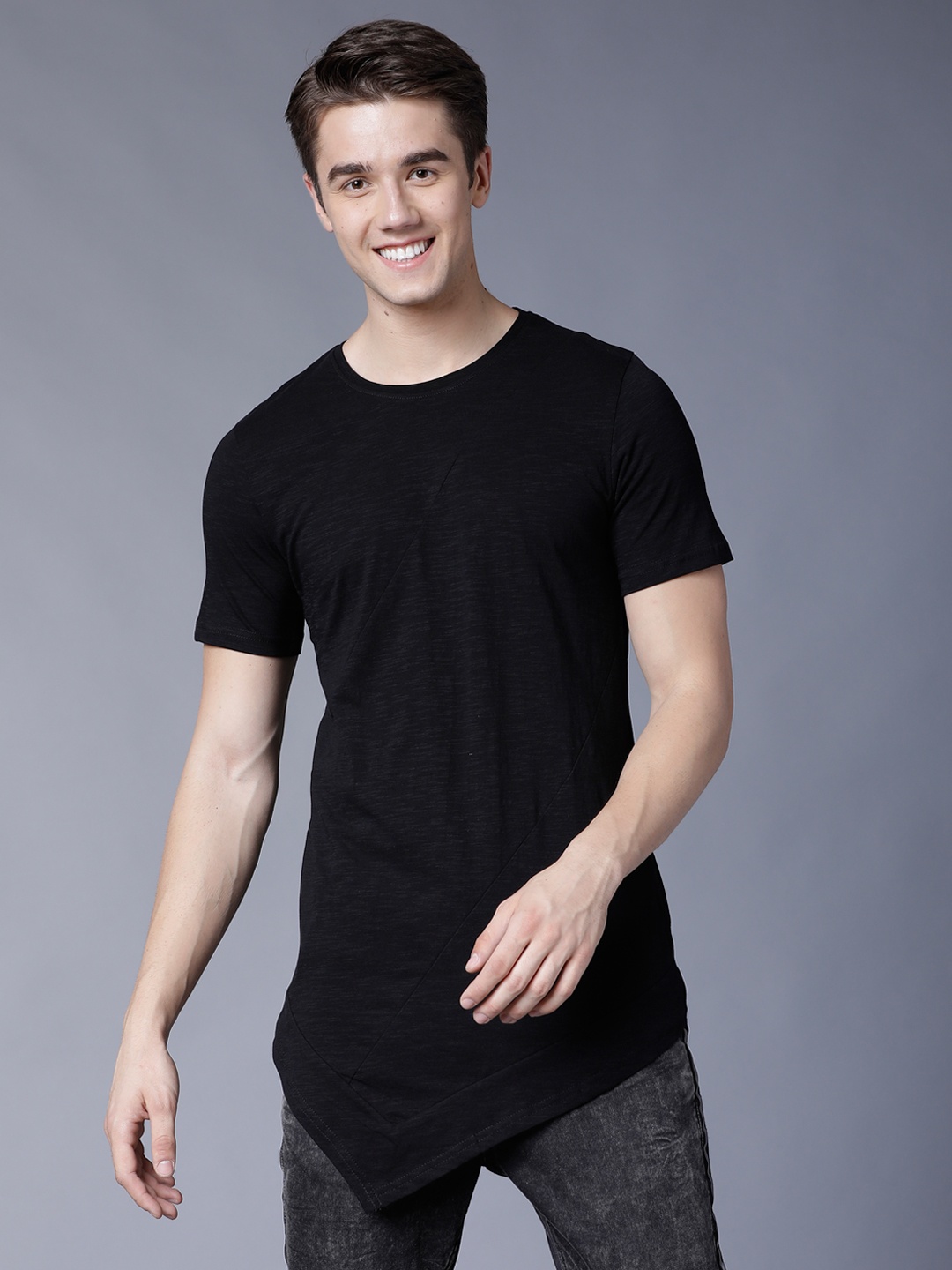 

LOCOMOTIVE Men Black Solid Round Neck Longline T-shirt