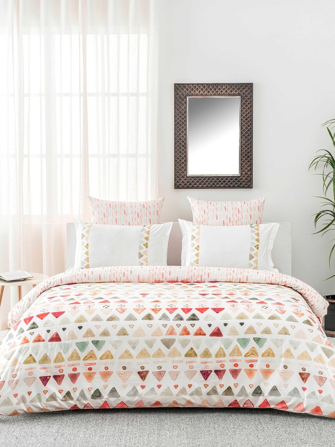 

DDecor Off-White & Red Geometric Mild Winter 150 GSM Double Bed Comforter