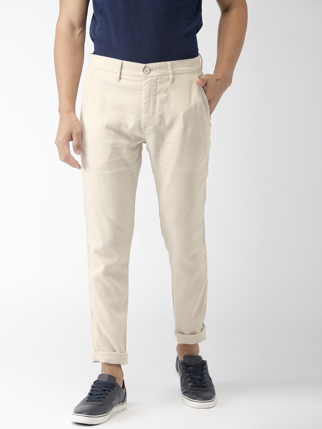 

Levis Men Beige 502 Slim Fit Solid Chinos