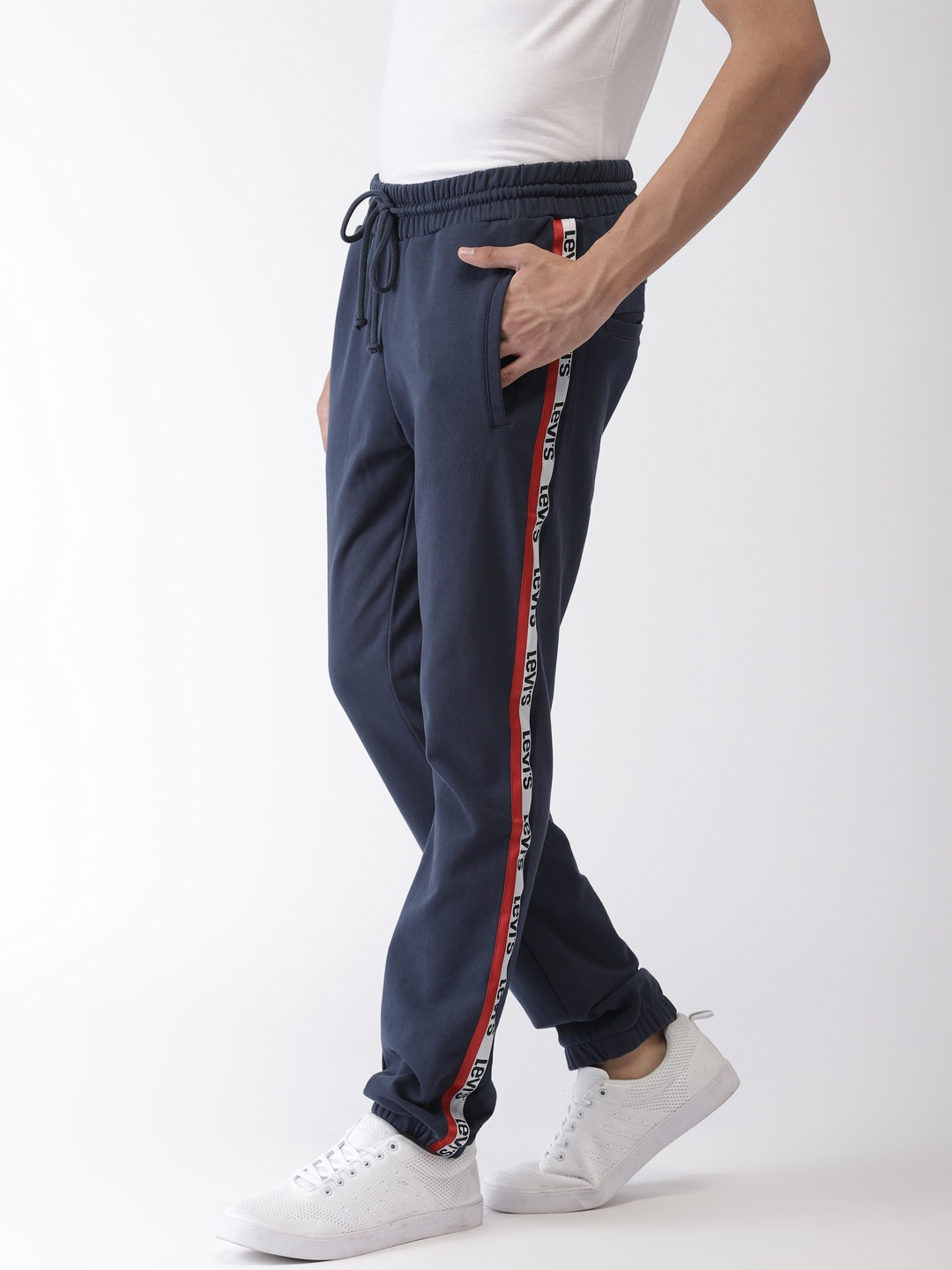 

Levis Men Navy Blue Tapered Fit Solid Joggers 512
