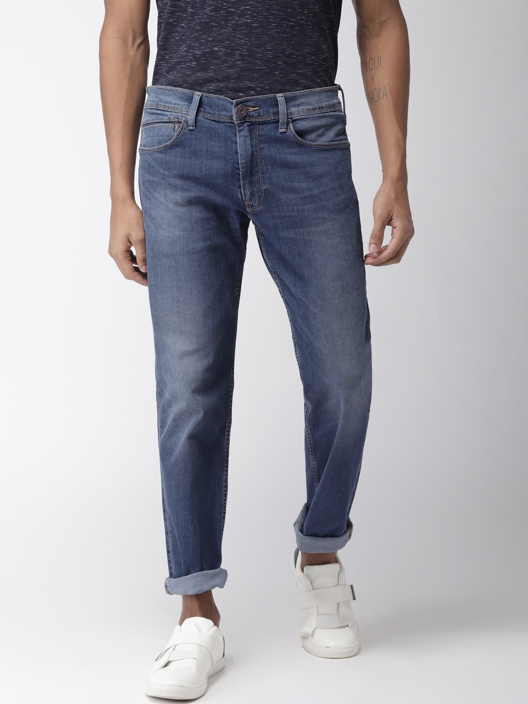 

Levis Men Blue Slim Fit Low-Rise Clean Look Stretchable Jeans 511