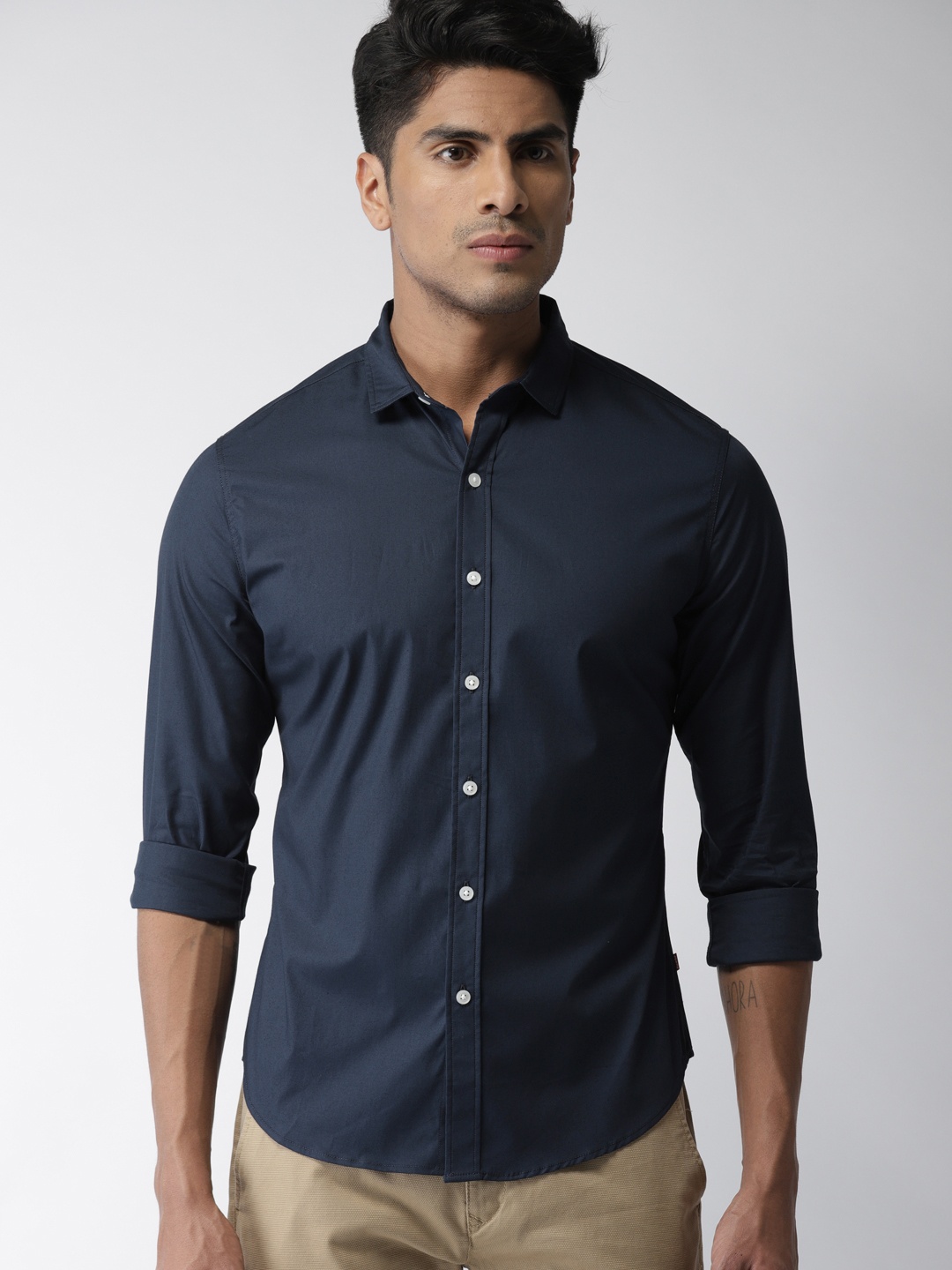 

Levis Men Blue Slim Fit Solid Casual Shirt