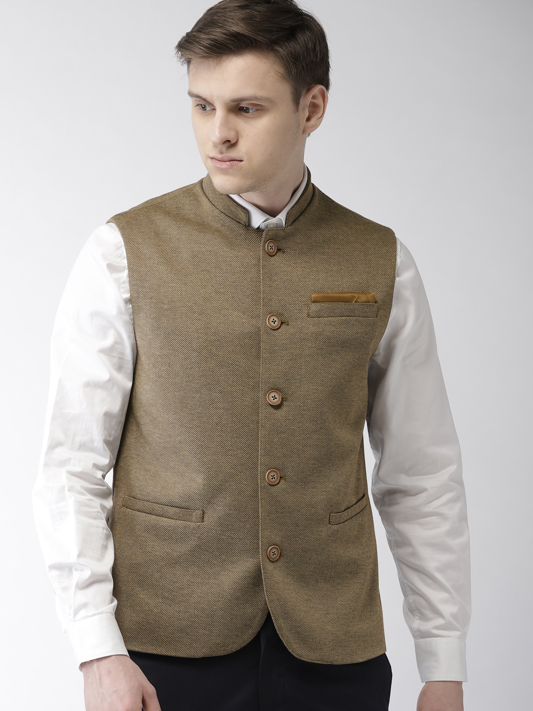 

Arrow Men Khaki Solid Zero Calorie Fit Nehru Jacket