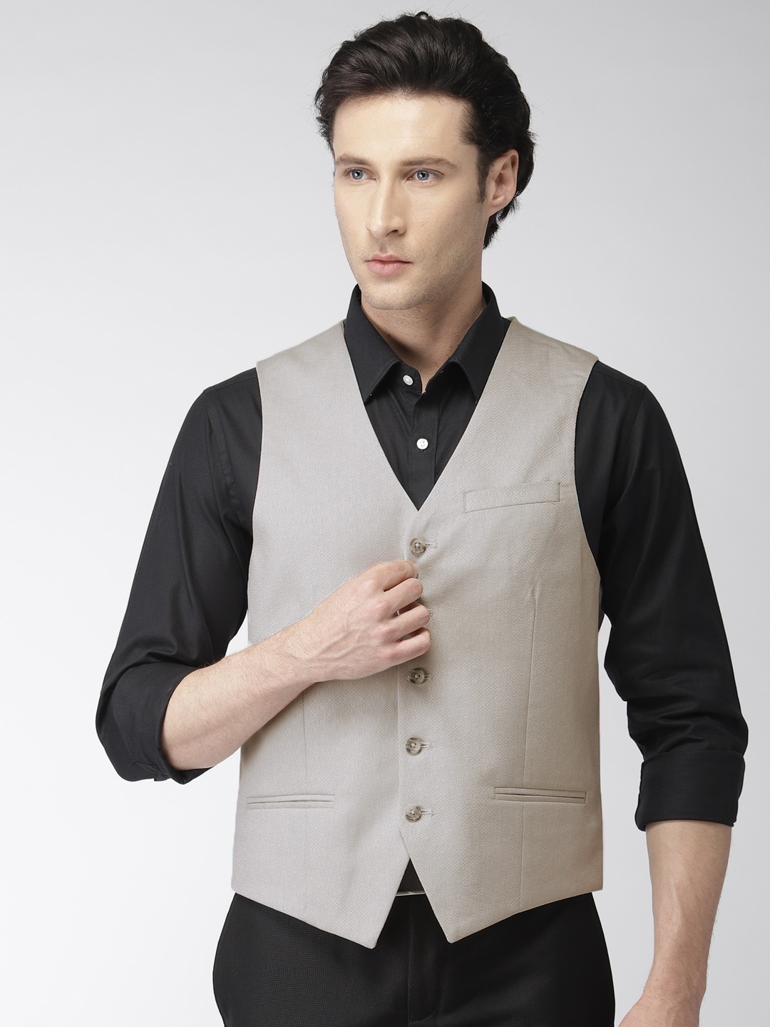 

Arrow Men Off-White Zero Calorie Fit Self-Design Waistcoat