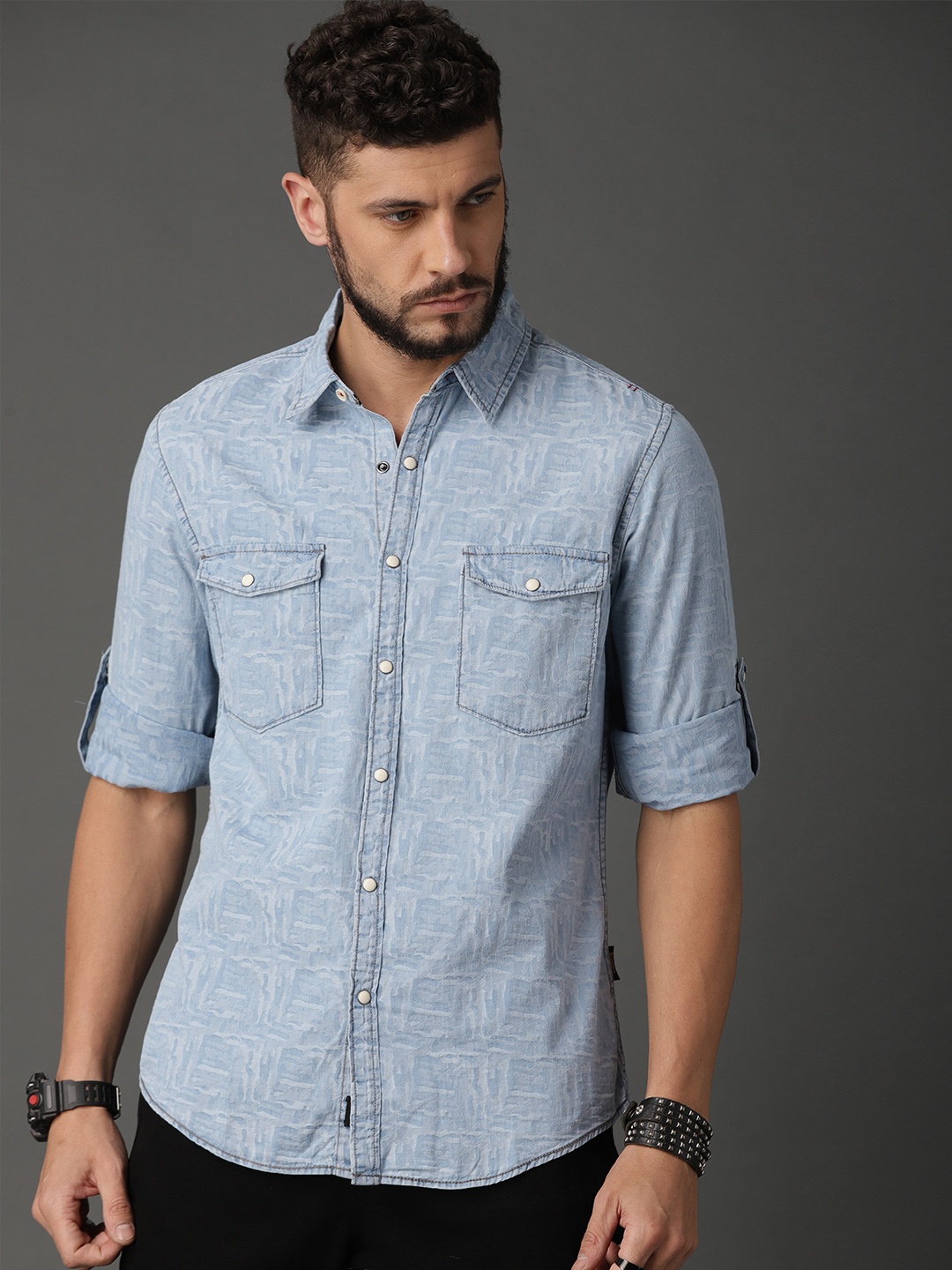 

Roadster Men Blue Regular Fit Jacquard Denim Casual Shirt