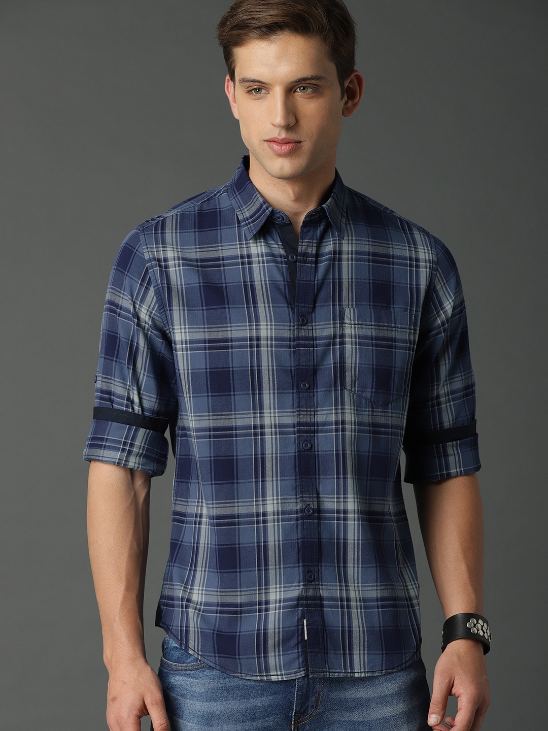 

Roadster Men Blue Regular Fit Checked Casual Shirt