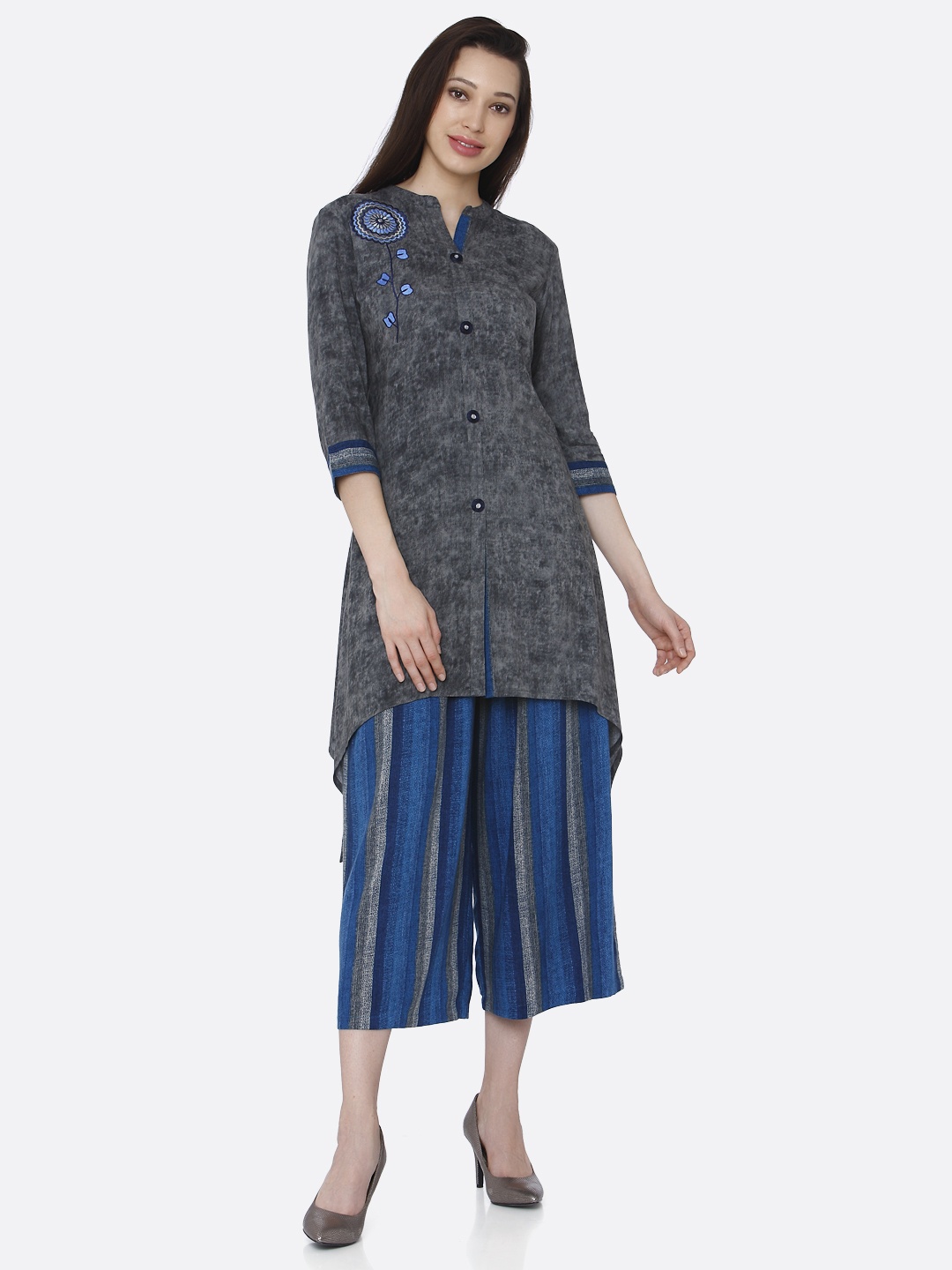 

RAISIN Women Grey & Blue Embroidered Kurta with Palazzos