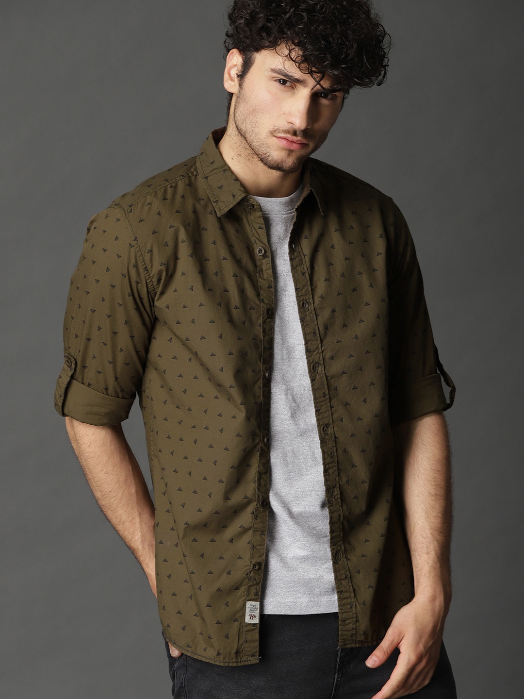 

Roadster Men Olive Green & Black Regular Fit Printed Casual Shirt