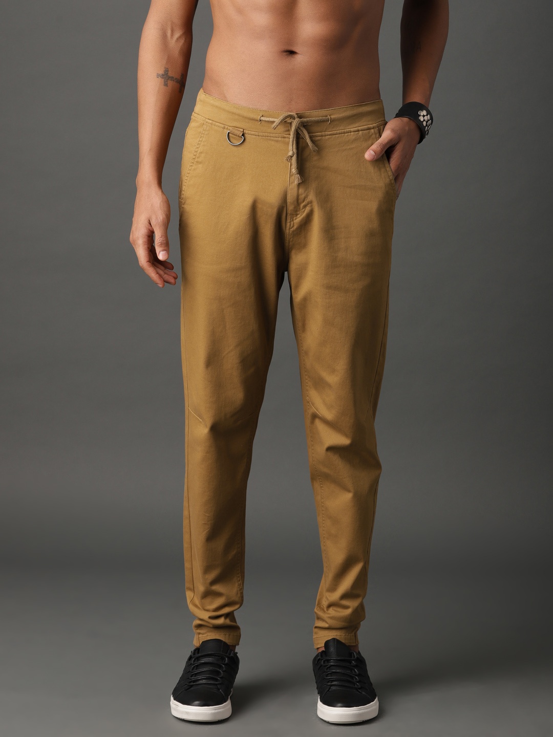 

Roadster Men Khaki Regular Fit Solid Chinos