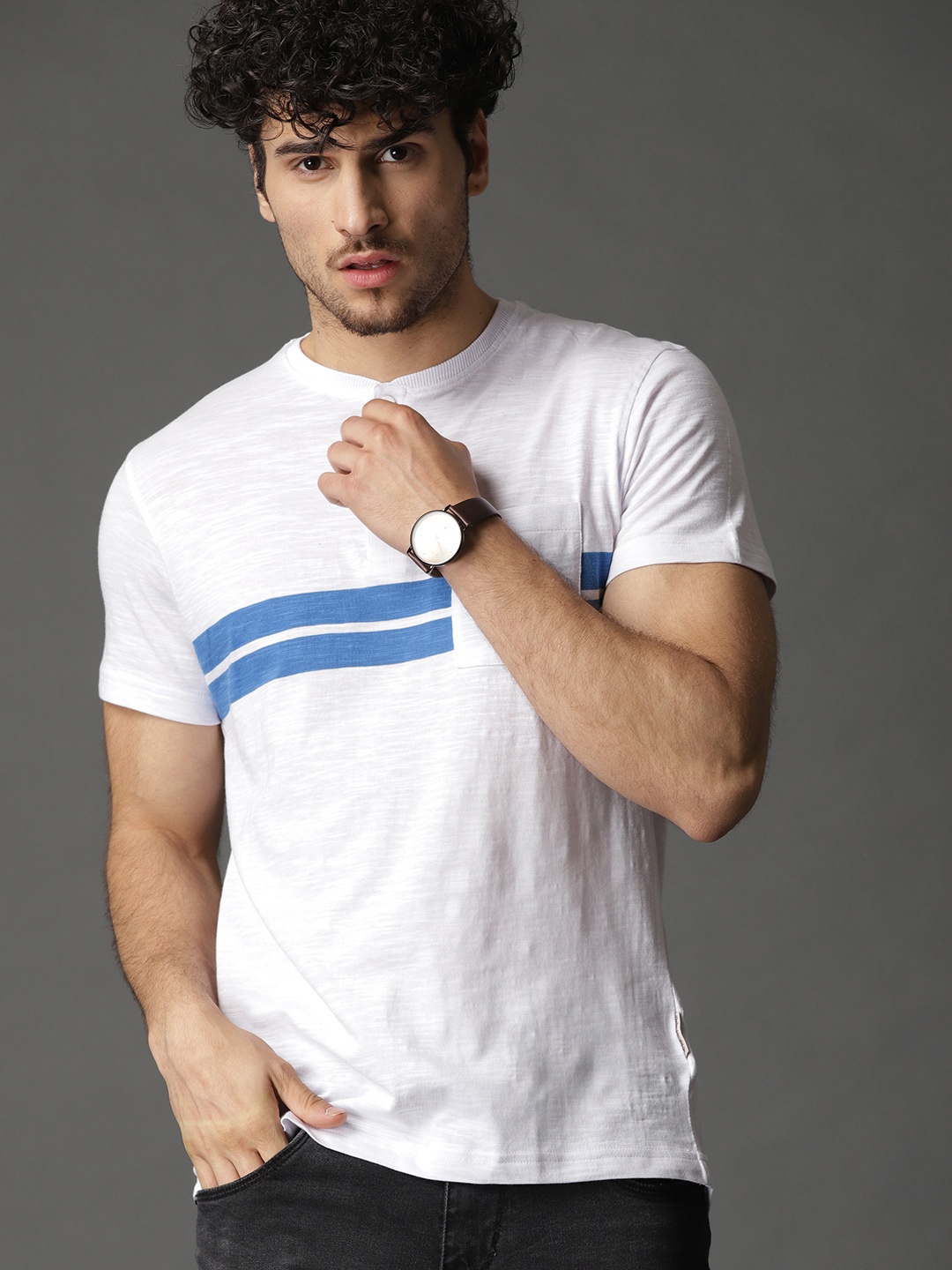 

Roadster Men White Solid Henley Neck T-shirt