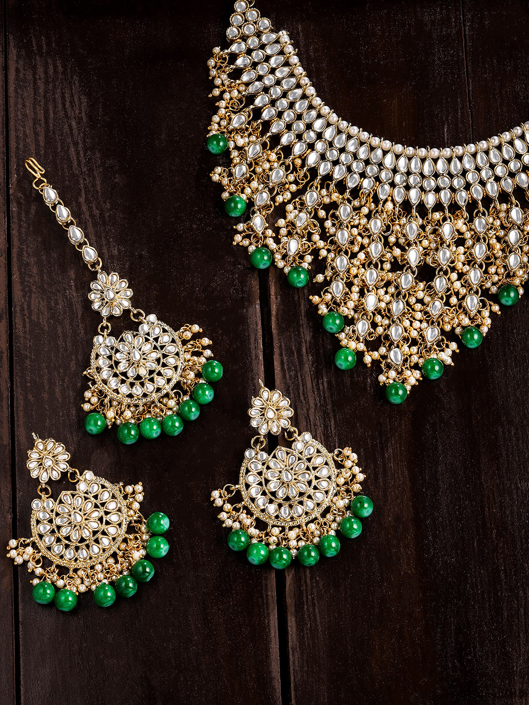 

Zaveri Pearls Gold-Toned & Green Kundan & Dangling Beads Jewellery Set