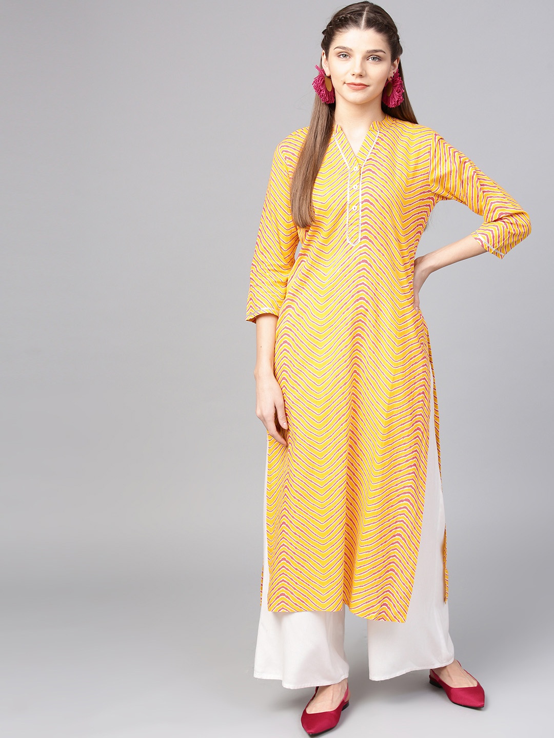 

Varanga Women Yellow & Pink Leheriya Print Straight Kurta