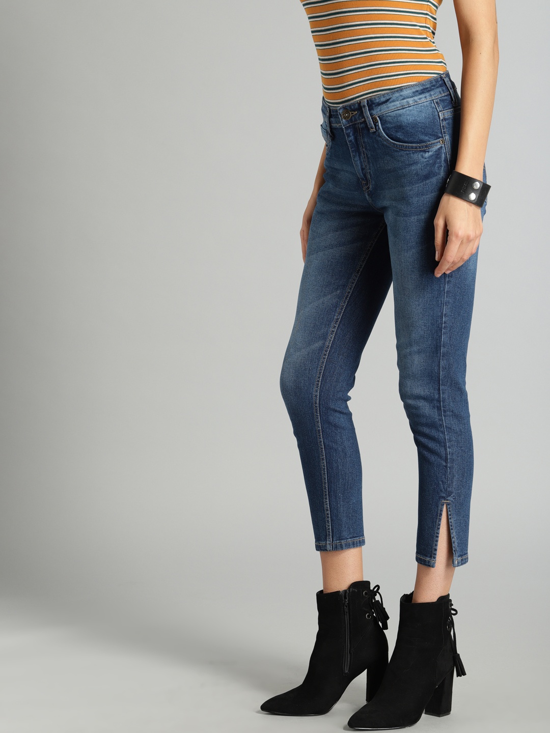 

Roadster Women Blue Slim Fit Mid-Rise Clean Look Stretchable Cropped Jeans