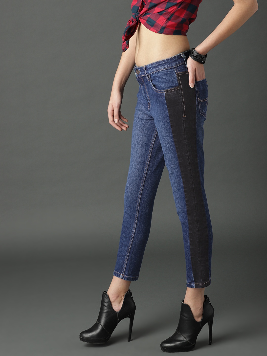 

Roadster Women Blue Skinny Fit Mid-Rise Clean Look Stretchable Cropped Jeans