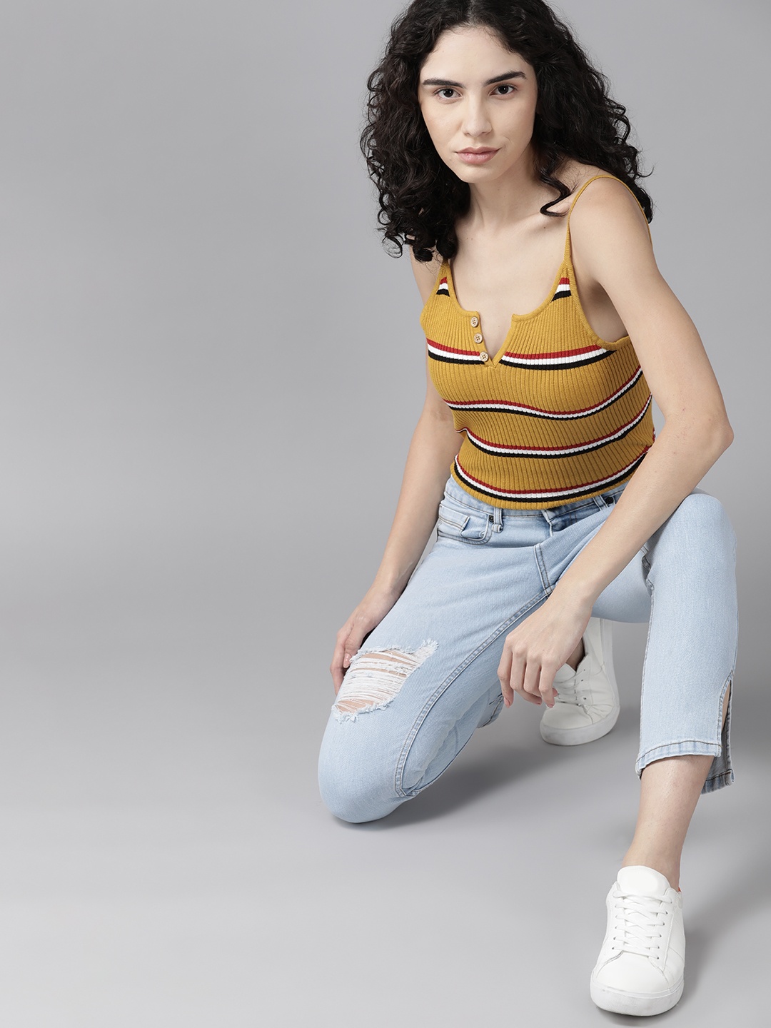 

The Roadster Lifestyle Co Women Blue Mildly Distressed Stretchable Jeans with Side Split