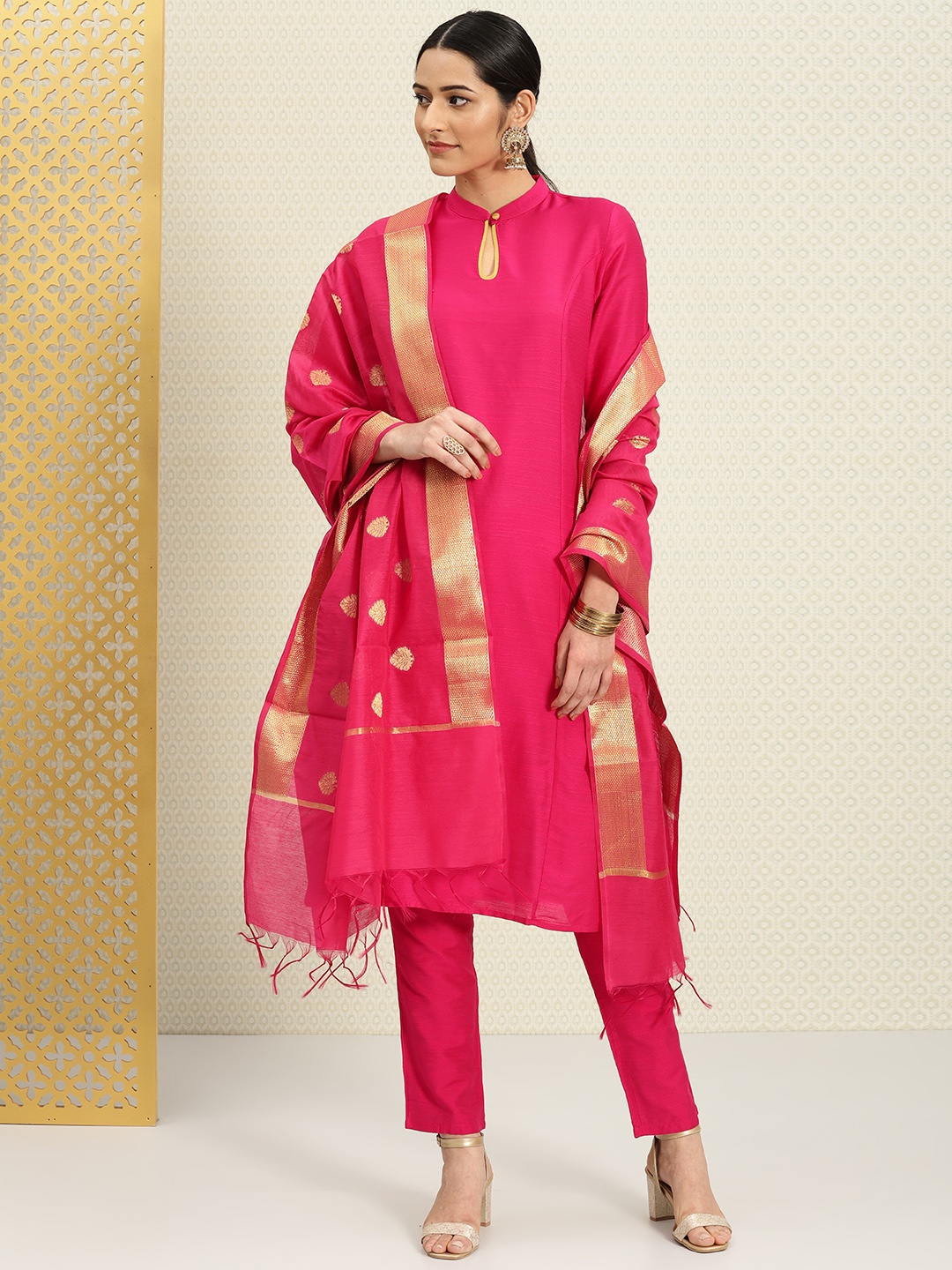 

House of Pataudi Women Fuchsia Solid Kurta with Trousers & Brocade Dupatta, Pink
