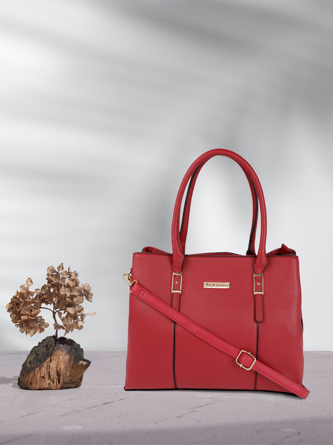 

Mast & Harbour Red Solid Handheld Bag