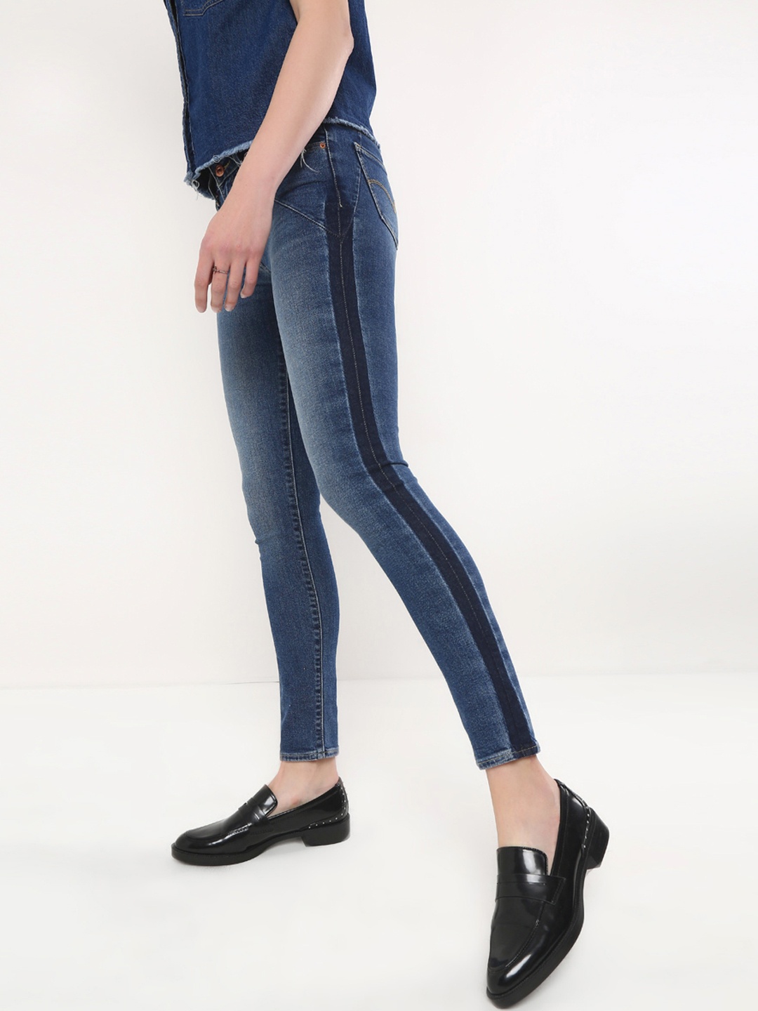 

Levis Women Blue Skinny Fit Mid-Rise Clean Look Stretchable Jeans 711