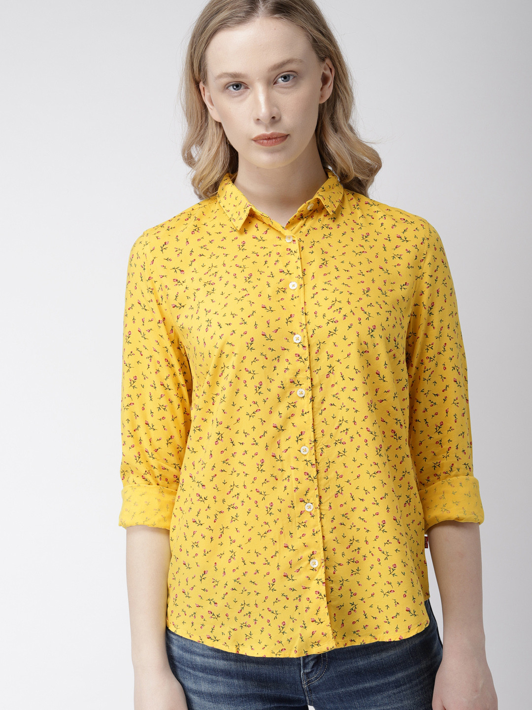 

Levis Women Yellow Classic Regular Fit Printed Casual Shirt