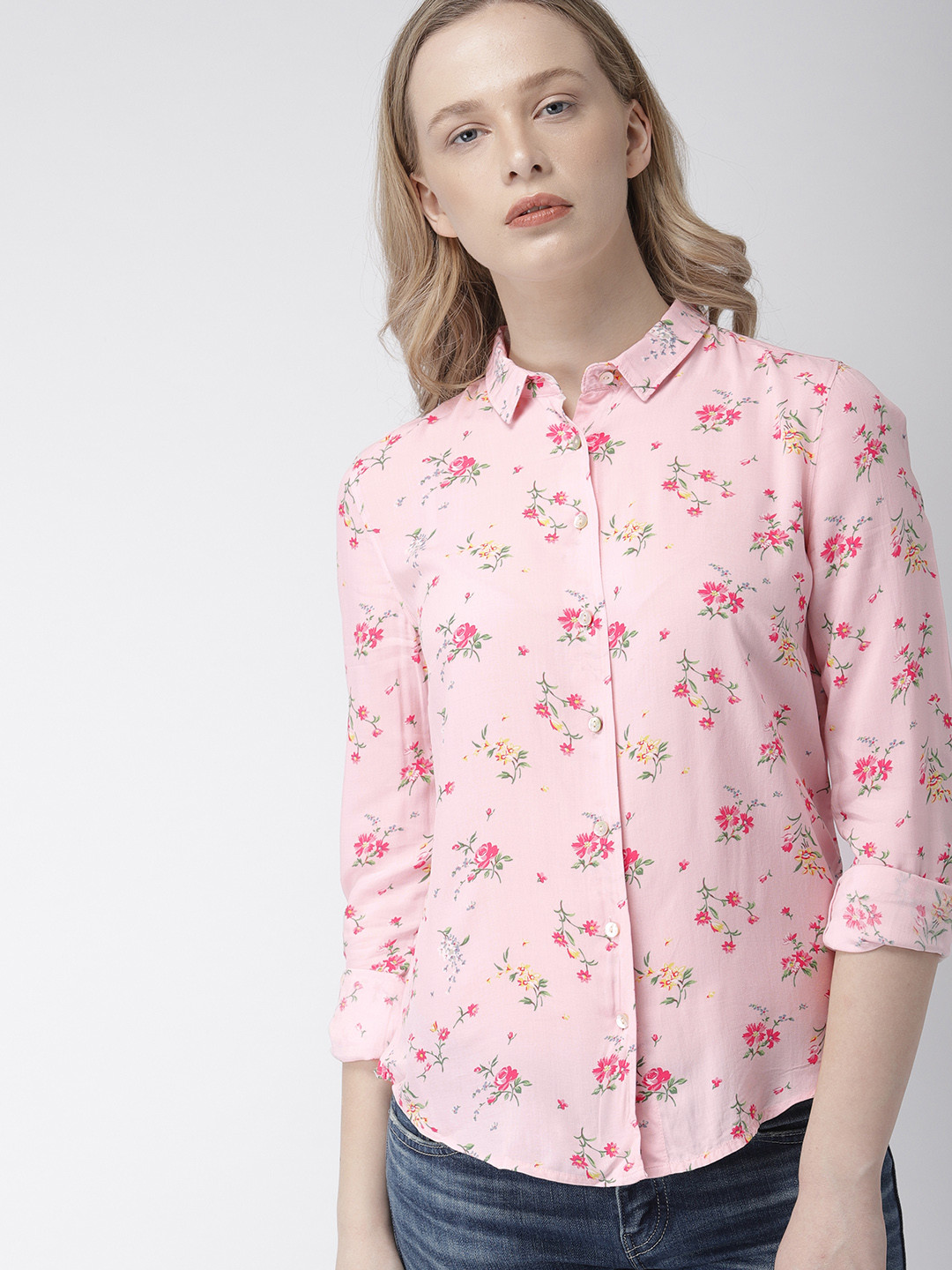 

Levis Women Pink Classic Regular Fit Printed Casual Shirt