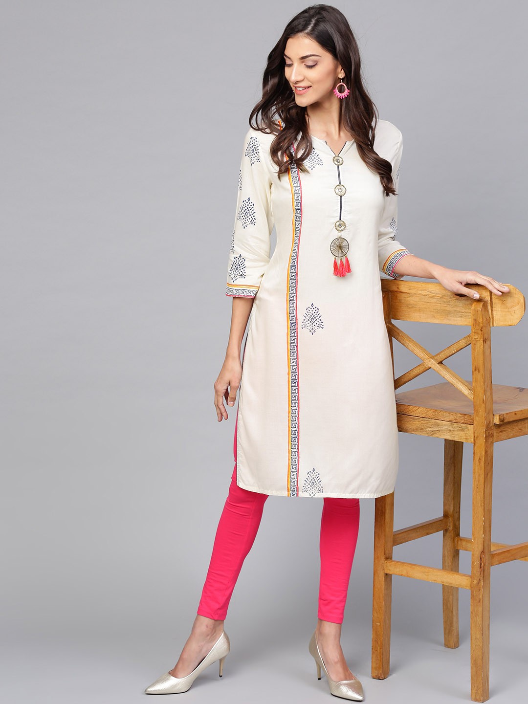 

Pannkh Women Off-White & Navy Blue Printed Straight Kurta