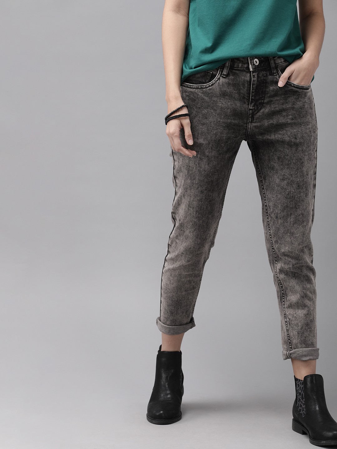 

Roadster Women Grey Skinny Fit Mid-Rise Clean Look Stretchable Cropped Jeans