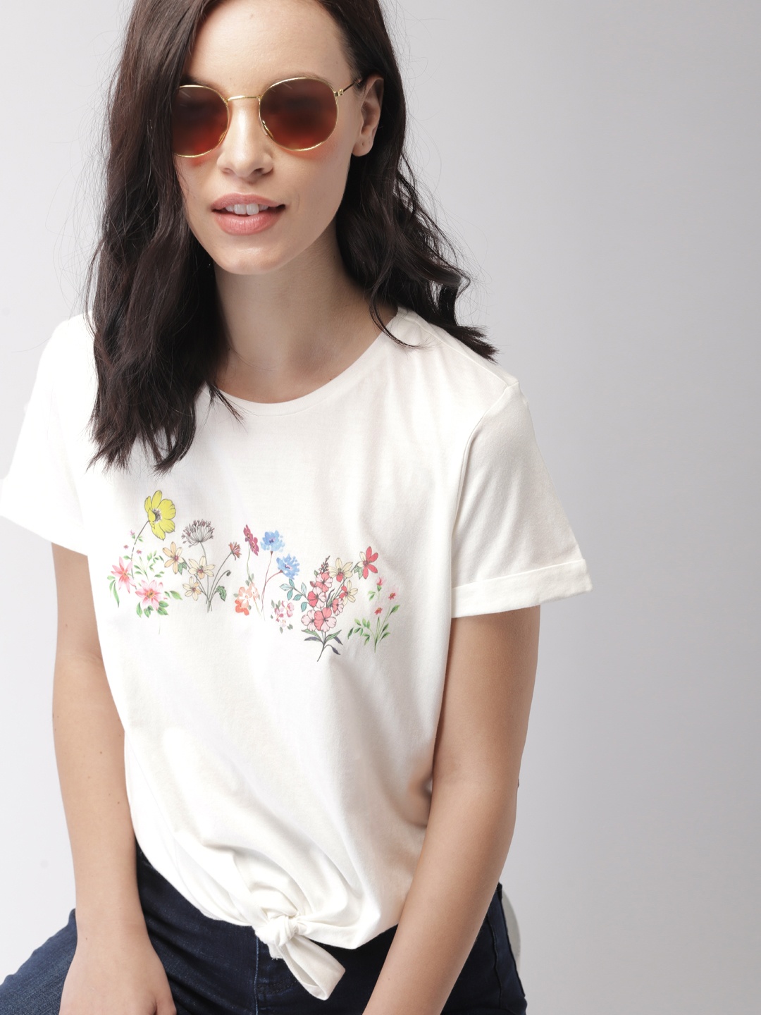 

Mast & Harbour White Floral Knotted Top