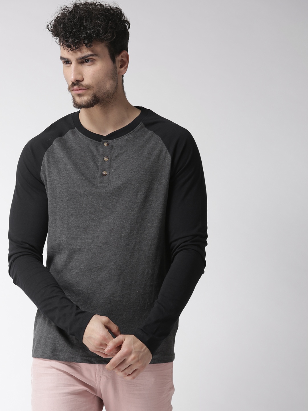 

Aeropostale Men Charcoal Grey Solid Henley Neck T-shirt