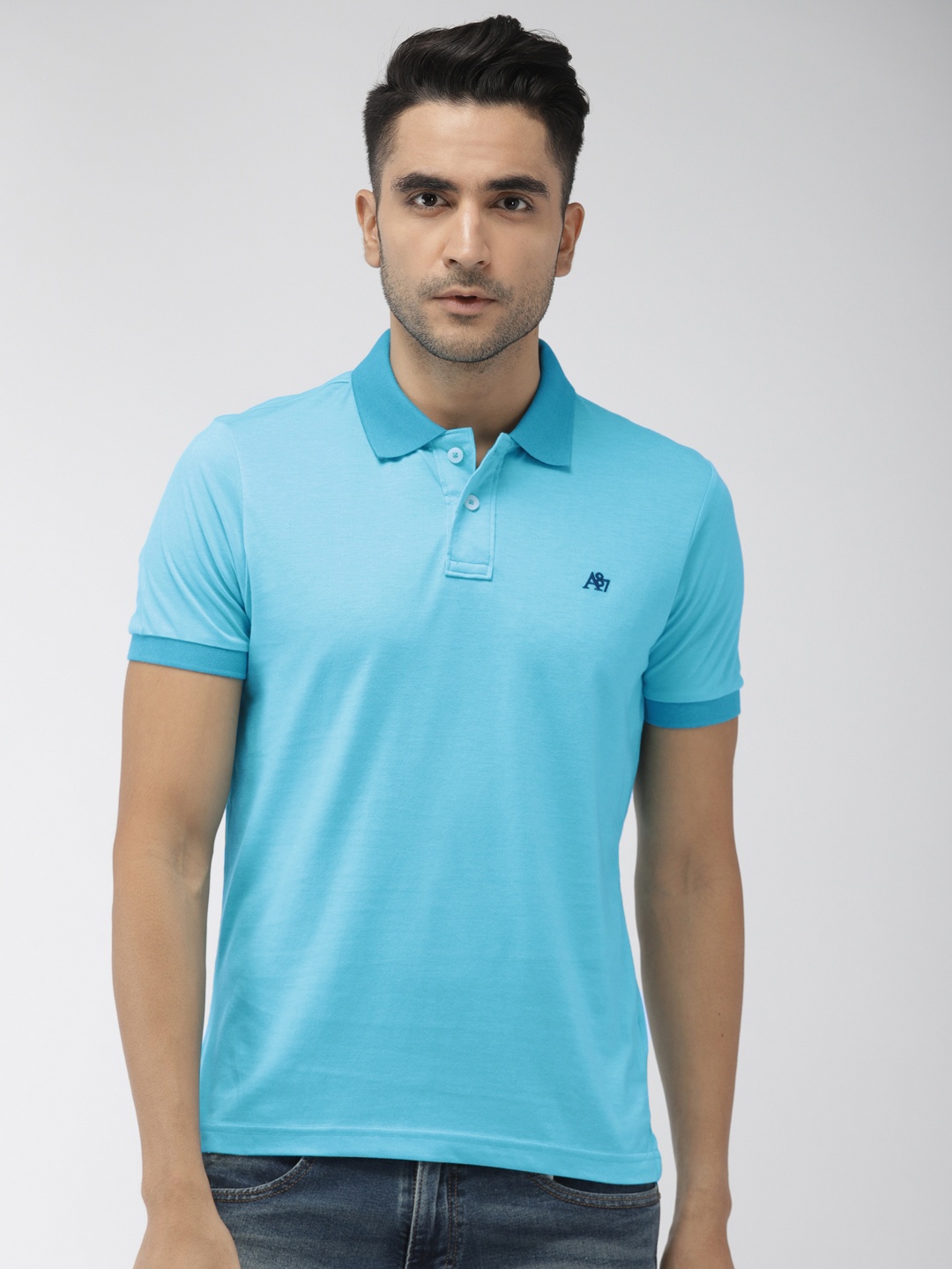 

Aeropostale Men Blue Solid Round Neck T-shirt