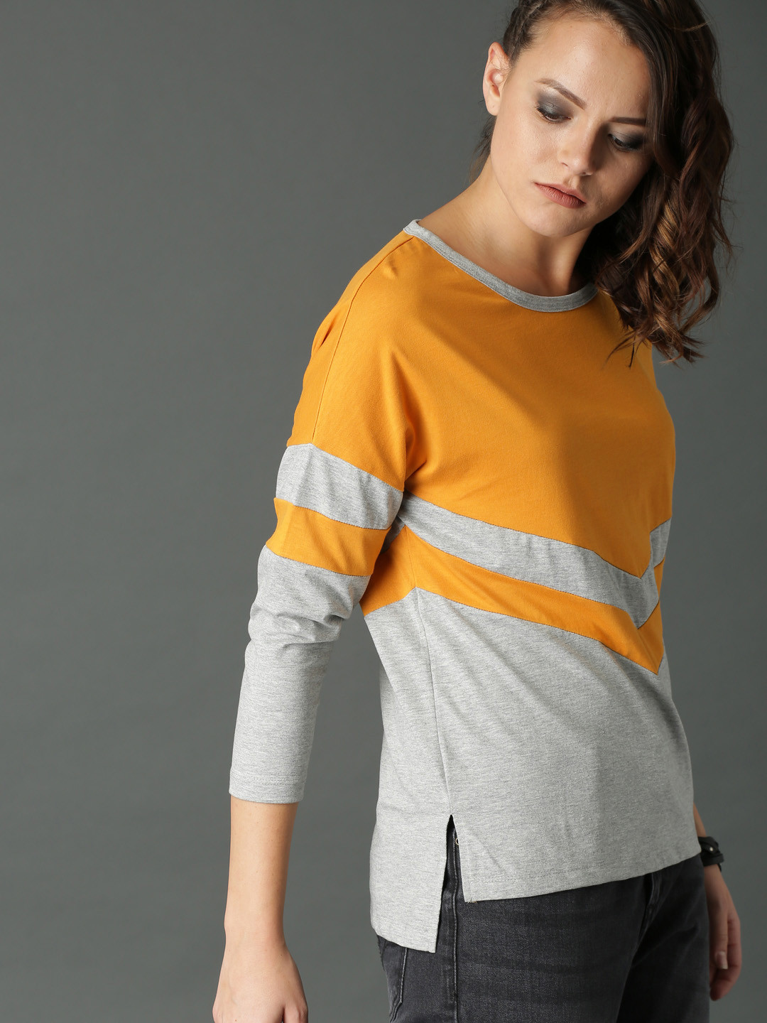 

Roadster Women Grey Colourblocked Round Neck T-shirt