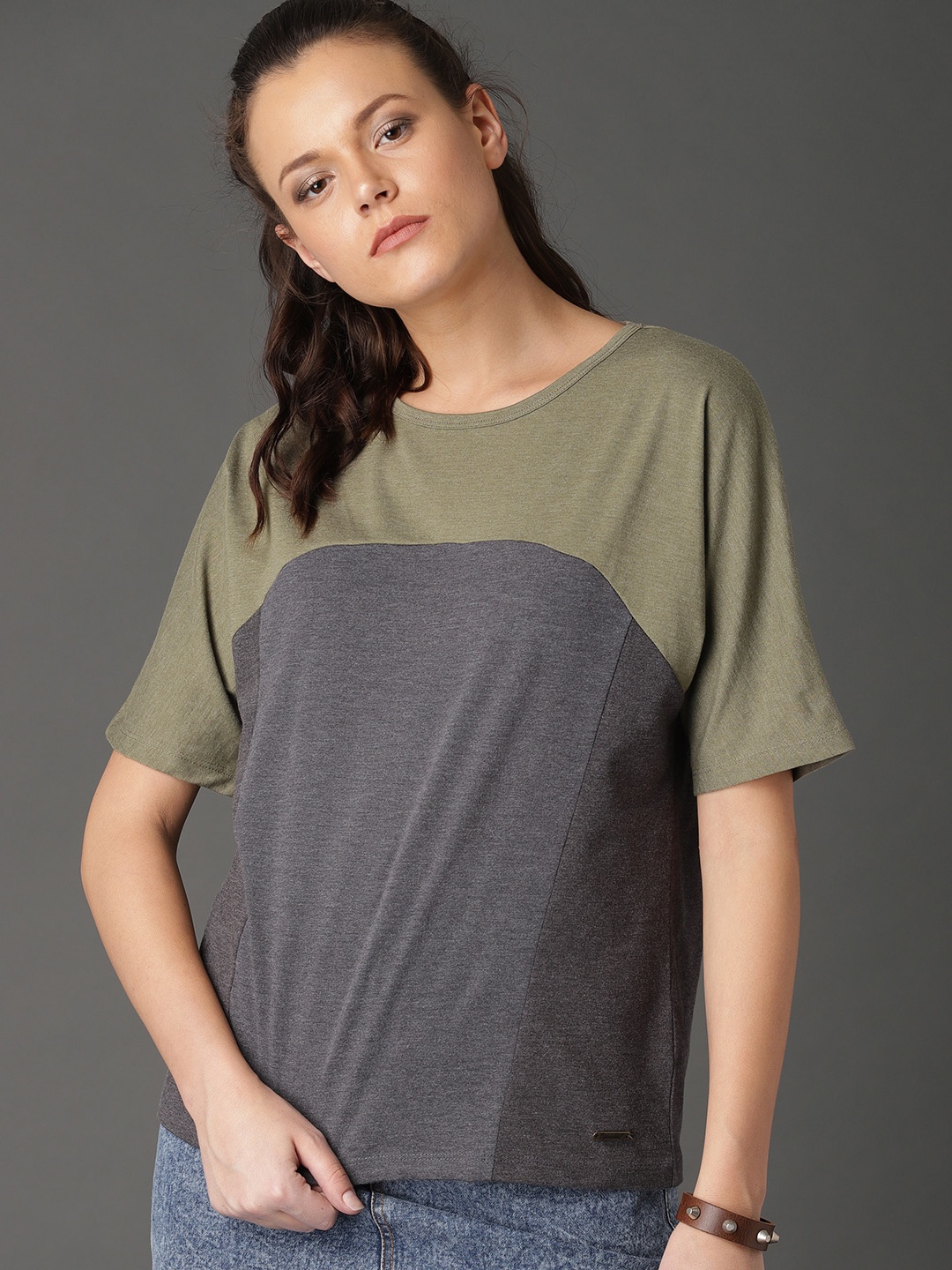 

Roadster Women Grey & Olive Green Colourblocked Round Neck T-shirt