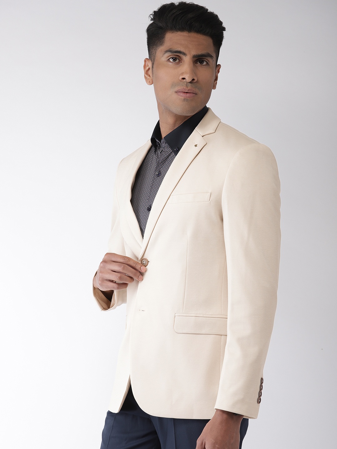 

Arrow Men Beige Regular Fit Solid Single-Breasted Blazer