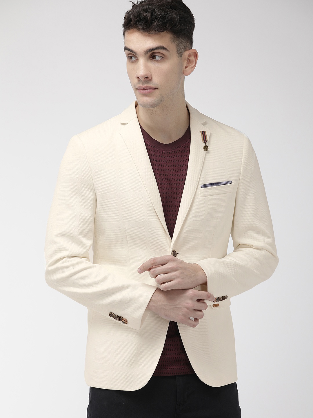

Arrow Sport Men Cream-Coloured Zero Calorie Fit Self Design Single-Breasted Blazer