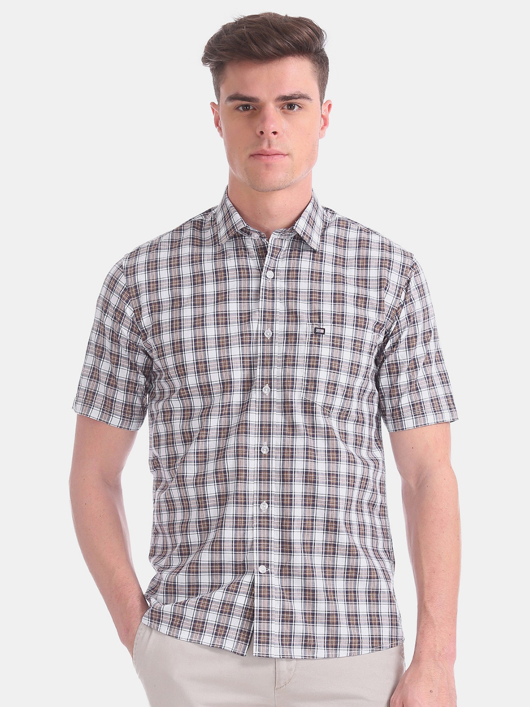 

Arrow Sport Men White & Navy Blue Regular Fit Checked Casual Shirt
