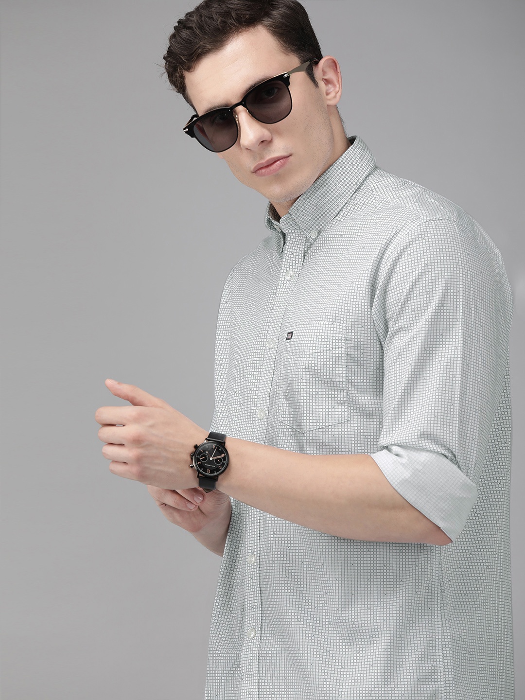 

Arrow Sport Men White & Navy Blue Regular Fit Printed Casual Shirt