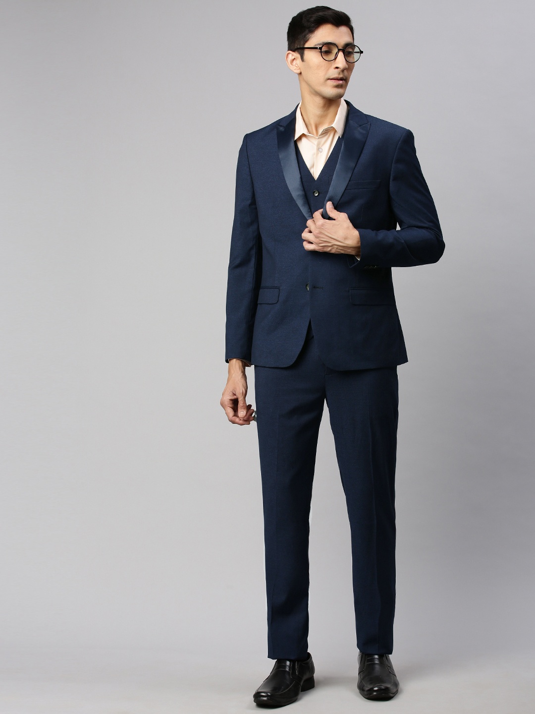 

Arrow New York Navy Blue Solid Zero Calorie Fit Single-Breasted Formal Suit