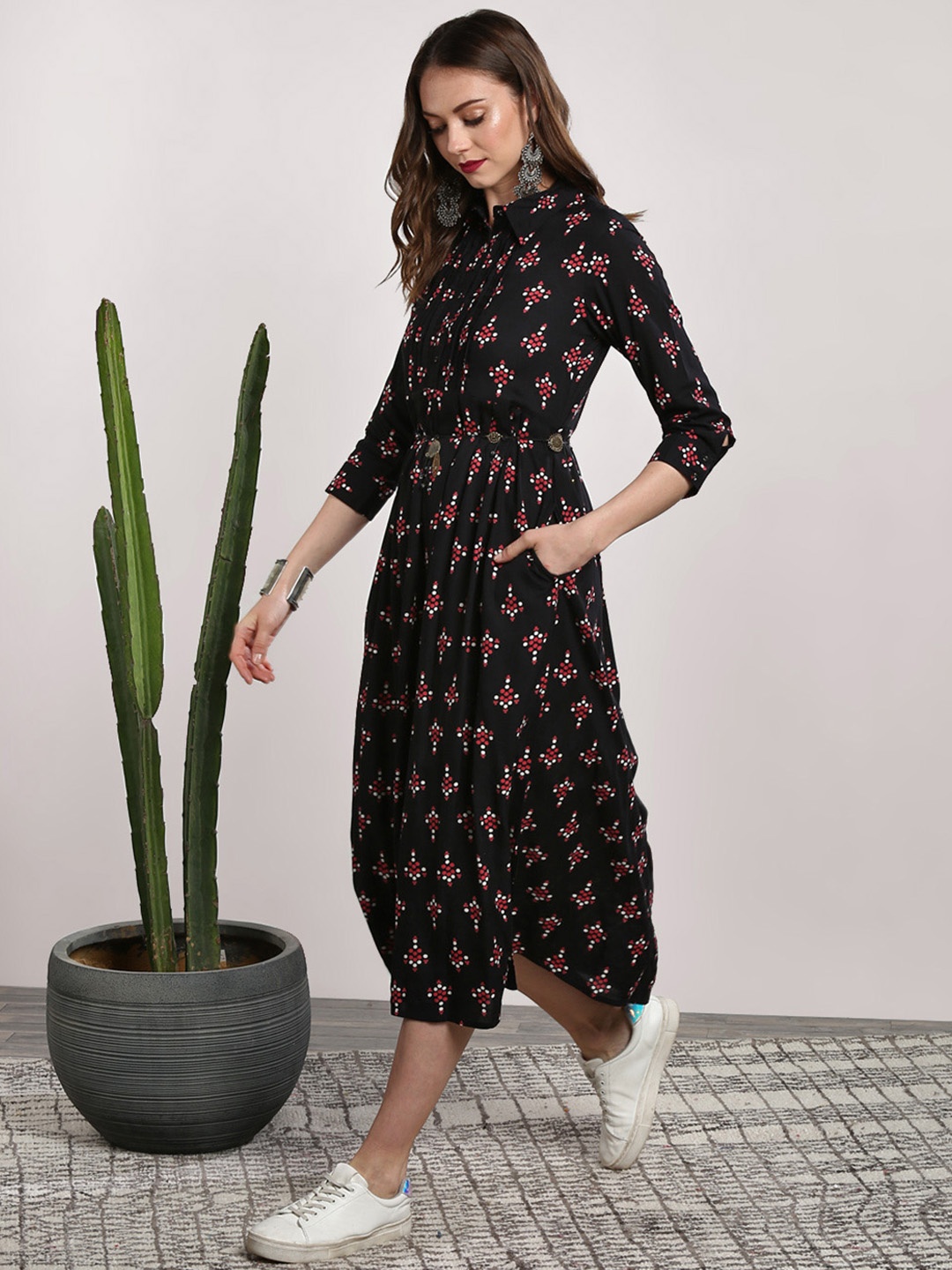 

Sangria Women Black Printed Shirt Collar Kurta With Pintuck Deatil